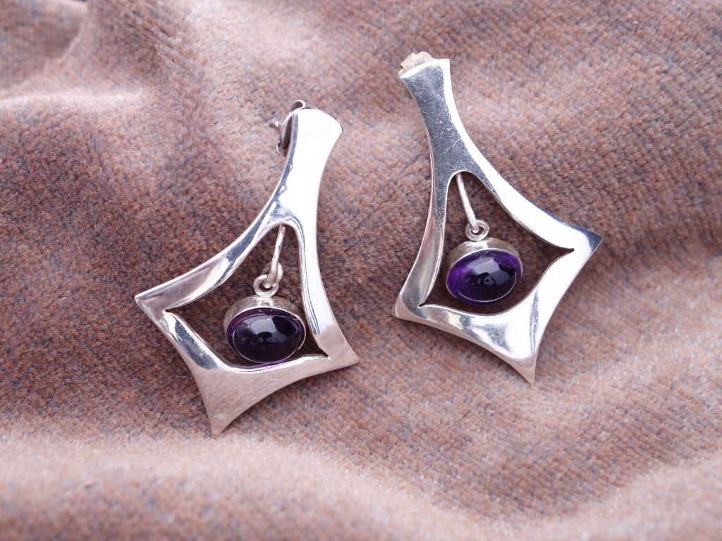 Silver earrings with amethyst