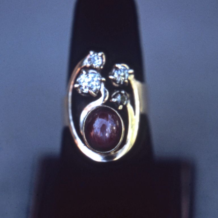 Diamond, ruby and 14Kt gold ring