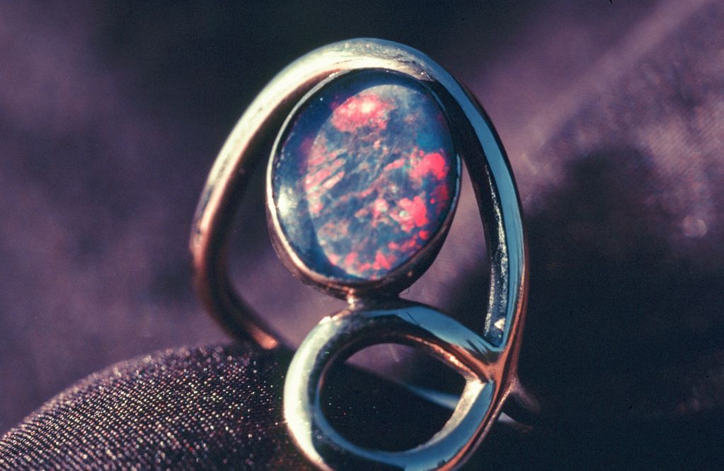 14Kt and opal ring