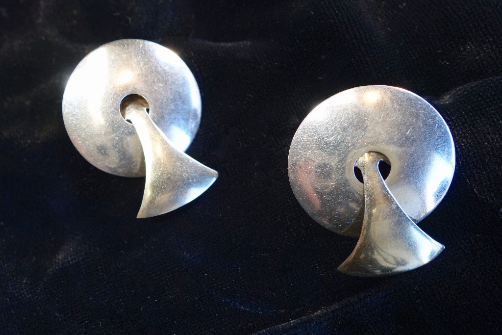 Earrings in silver and brass