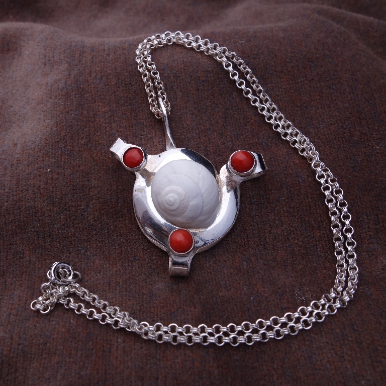 Pendant in silver, shell, and Zambian goodluck beads