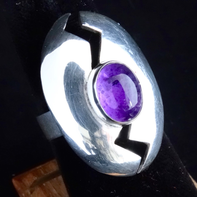 Ring in silver with amethyst