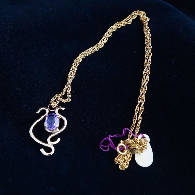 Pendant in 14K gold with amethyst