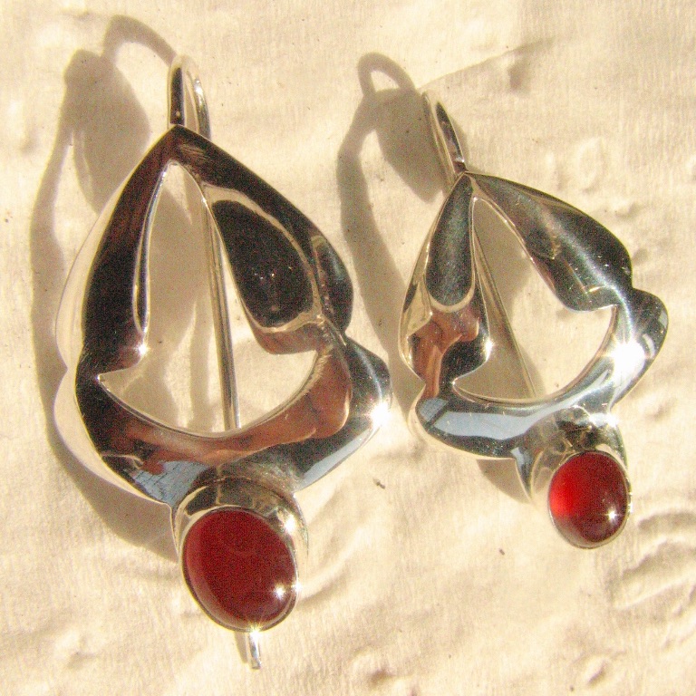 Earrings in silver and carnelian