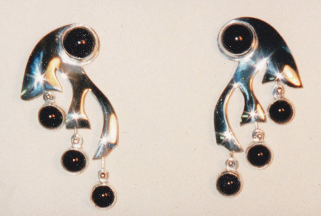 Silver and onyx ear rings